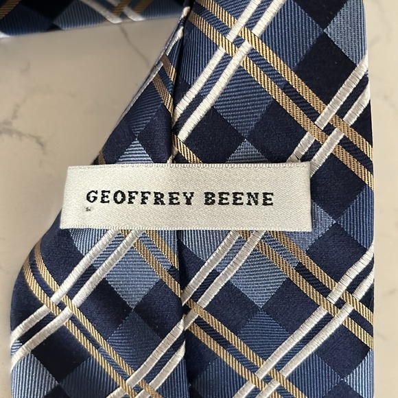 Men’s 💯 Silk Tie - Picture 4 of 5